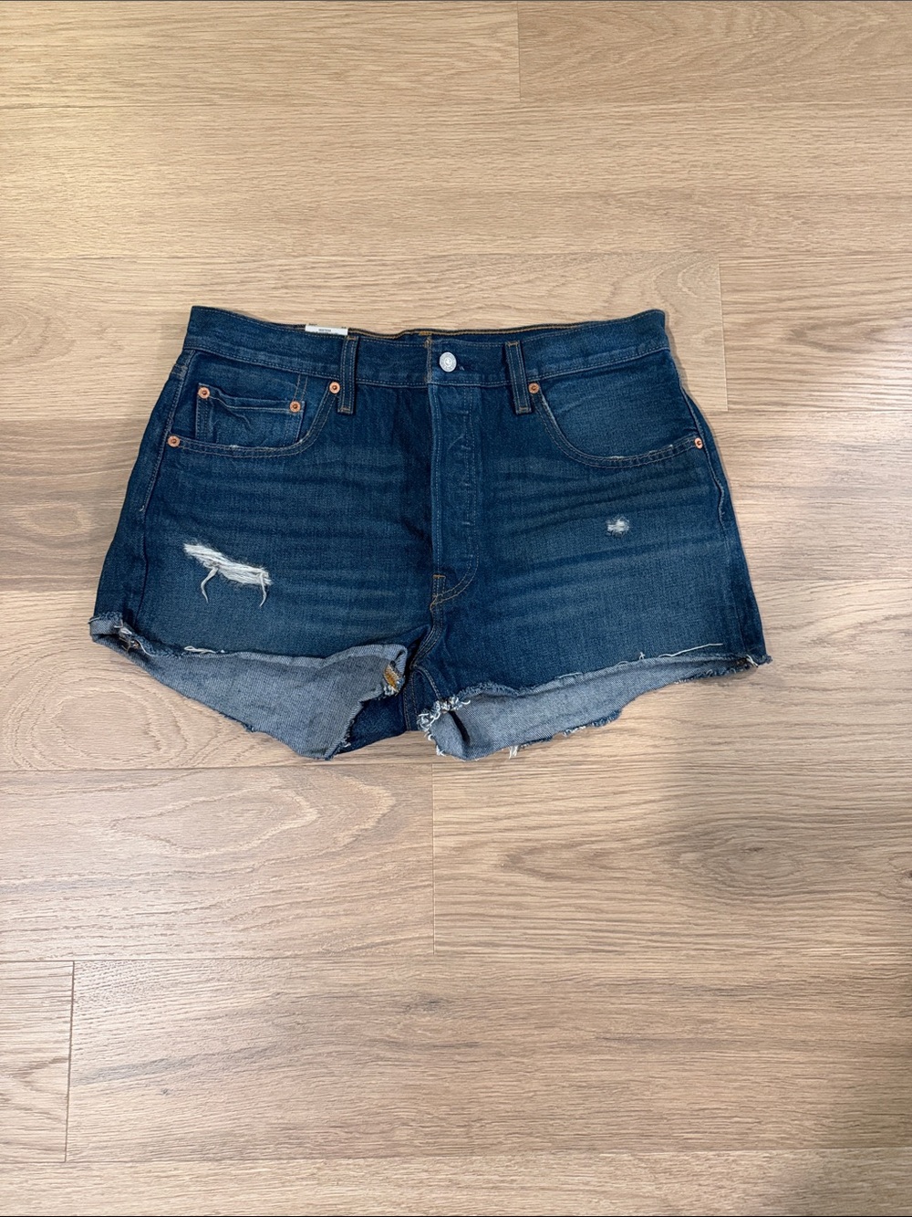 501 Levi’s Dark Wash Denim Women’s Cutoff Shorts. High Rise. Fitted Through Hip